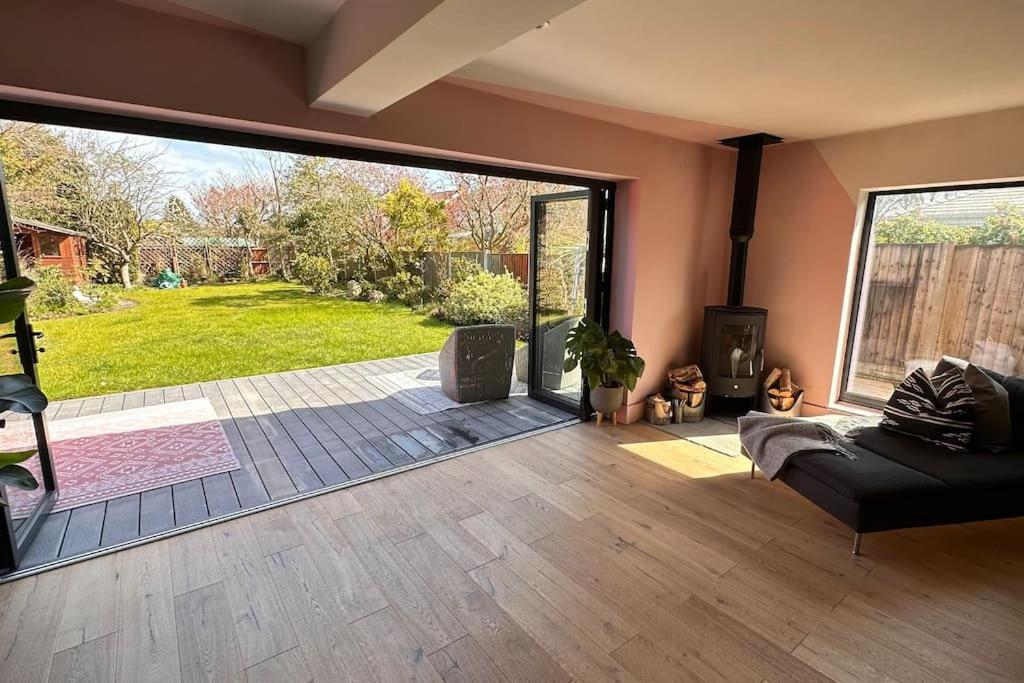 Formby, Spacious True Bungalow Steps From Beach Ngoại thất bức ảnh