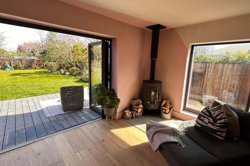 Formby, Spacious True Bungalow Steps From Beach Ngoại thất bức ảnh
